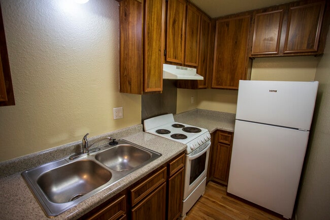 Building Photo - Meade Avenue Apartments