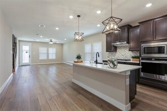 Building Photo - 2013 Woodland Pine Ct