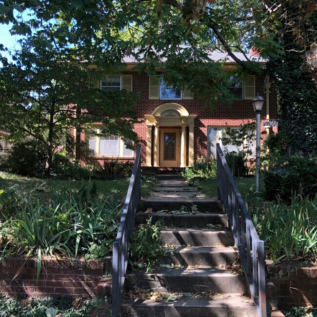 Building Photo - 1611 Rural St
