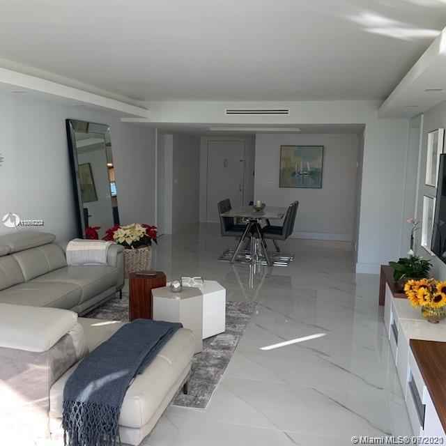 Foto del edificio - 16175 Golf Club Rd