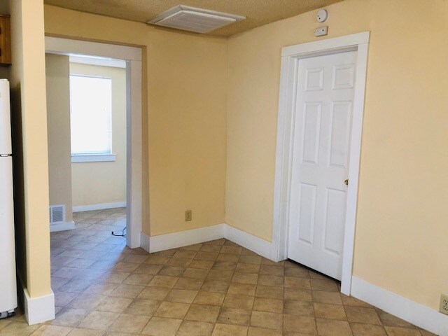 Kitchen - 160 E Meadow St