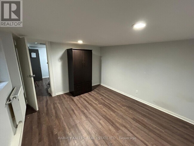Photo du bâtiment - 1098 Bathurst St