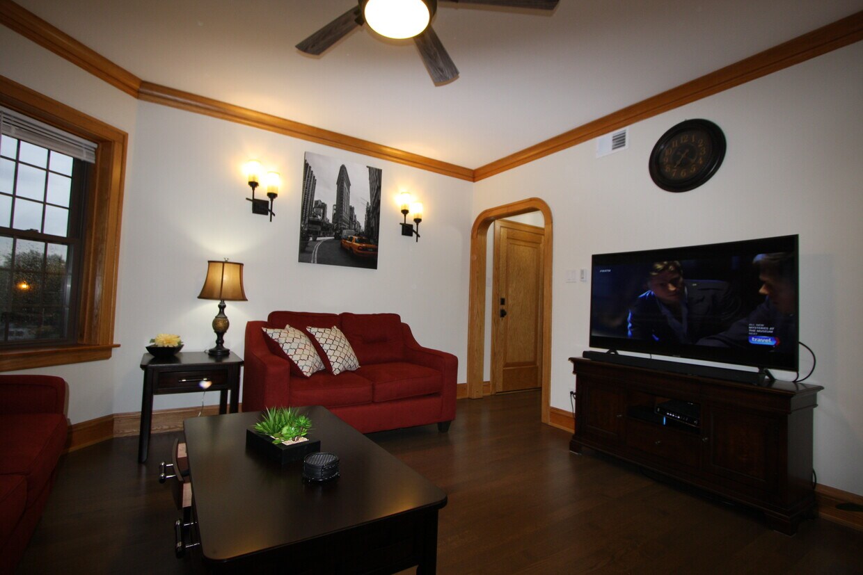 Primary Photo - 5052 N Parkside Ave