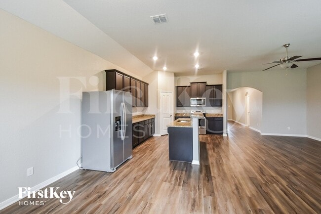 Foto del edificio - 11811 Wolf Cyn