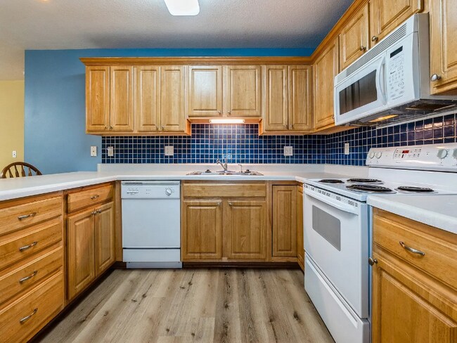 Foto del edificio - 5908 Sutton Pl