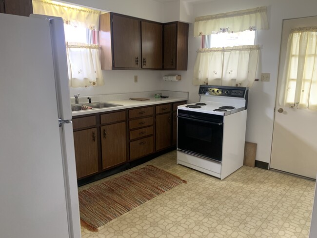 Kitchen - 1803 Somerset Ave