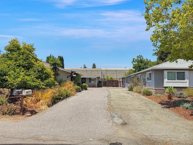 Photo - 1323 Warner Ave Townhome