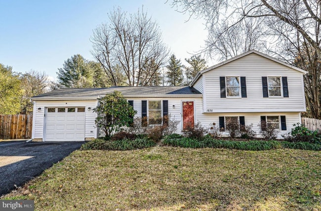 Building Photo - 1825 Clovermeadow Dr