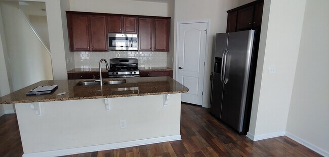 Building Photo - 2512 Heritage Loop