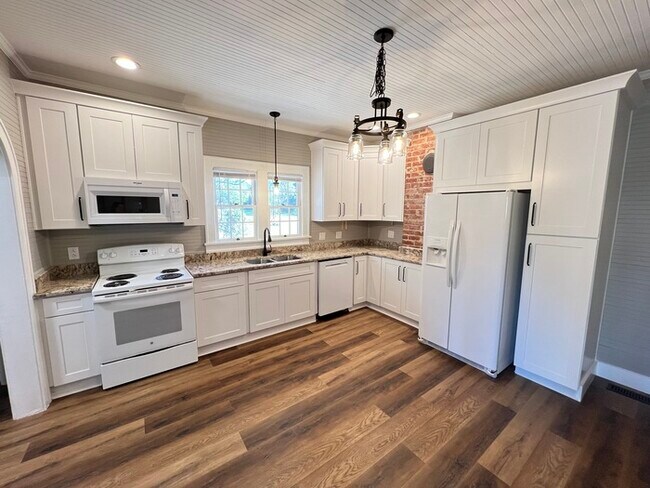 Foto del edificio - Historic mill house in hot Fort Mill SC PL...