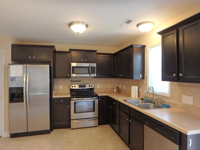 Building Photo - 728 Radiant Dr