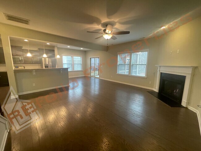 Foto del edificio - Beautiful 4 Bedroom, 3 Car Garage Home wit...