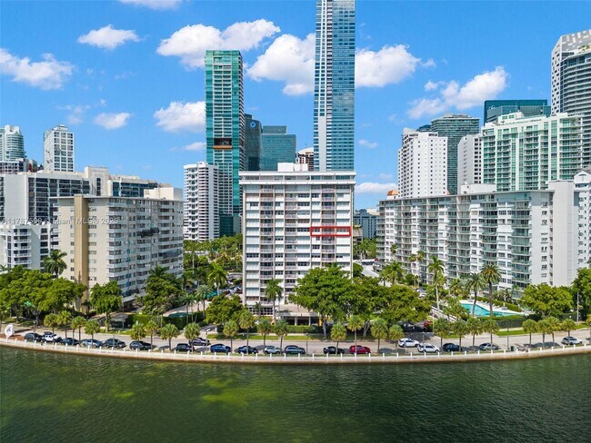 Foto del edificio - 1420 Brickell Bay Dr