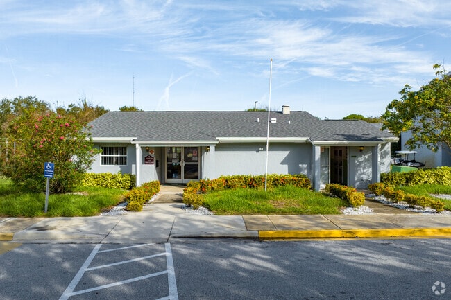 1040 Tree Ln Titusville, FL 32780 - Emerald Place Apartments