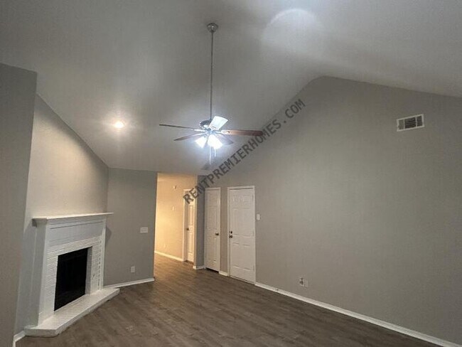 Building Photo - 2313 W Mobile Pl