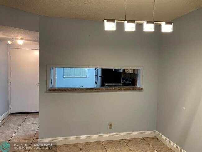 Foto del edificio - 3410 Foxcroft Rd