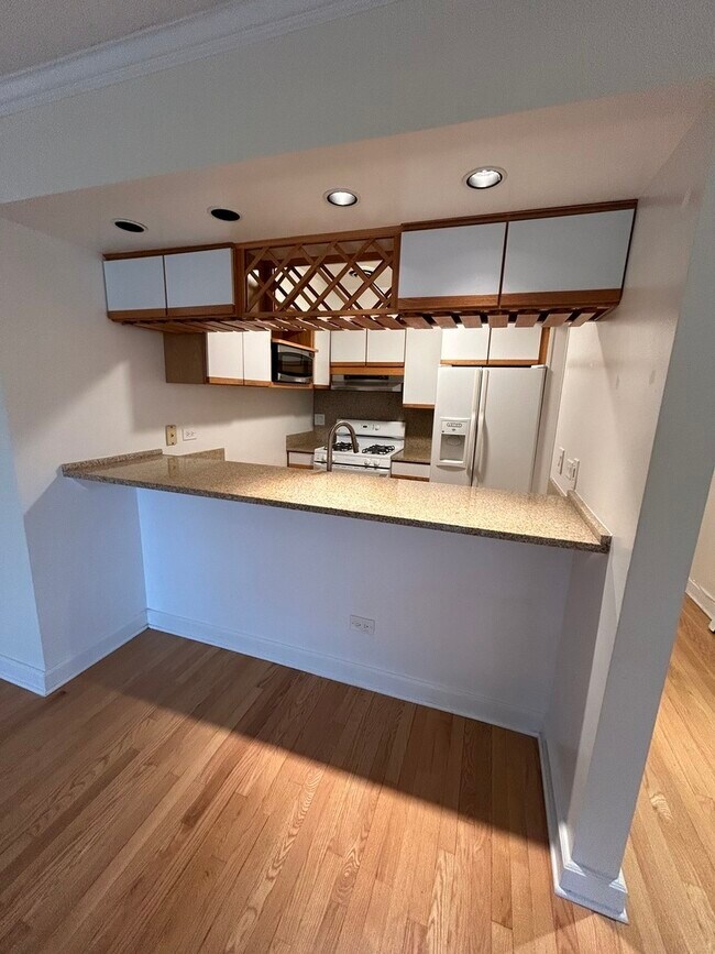 Foto del edificio - 401 W Webster Ave