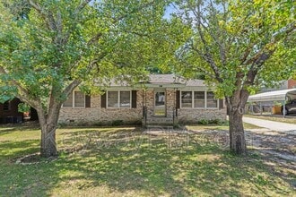 Building Photo - 3301 Westmont Dr