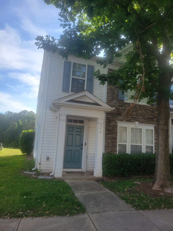 Foto principal - 316 Walnut Woods Dr