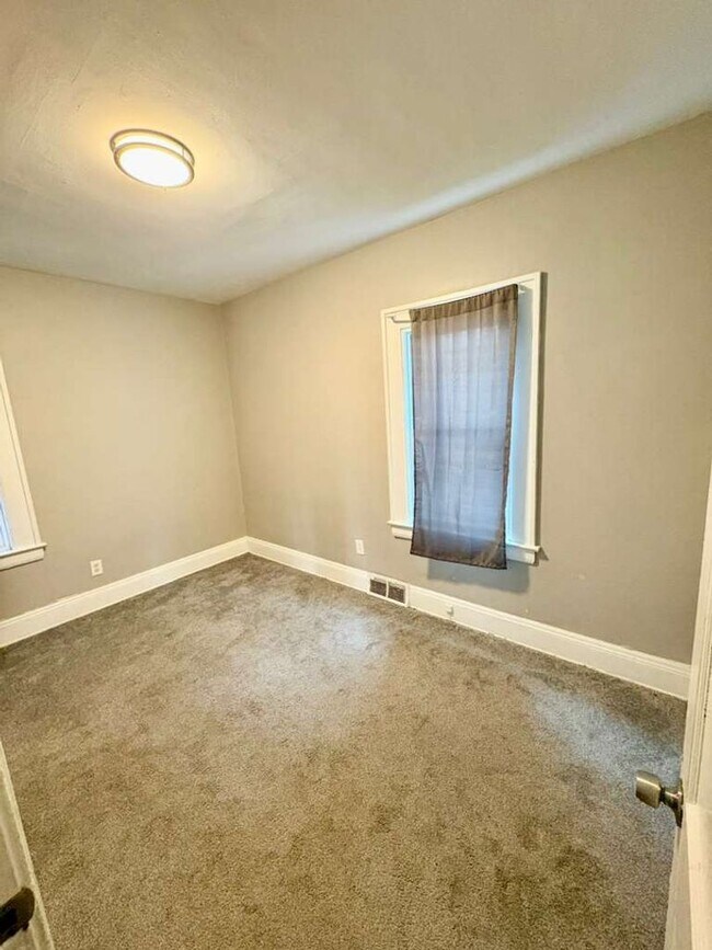 Foto del edificio - 690 E 99th St