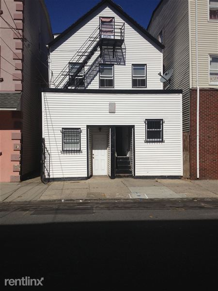 Building Photo - 218 3rd St