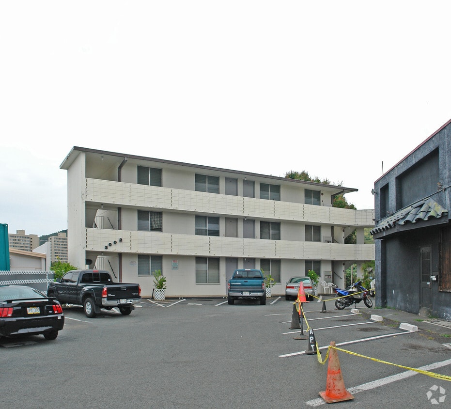 Primary Photo - 3002 Waialae Ave