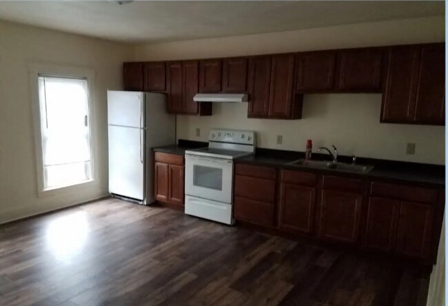 Building Photo - 314 S Jackson St