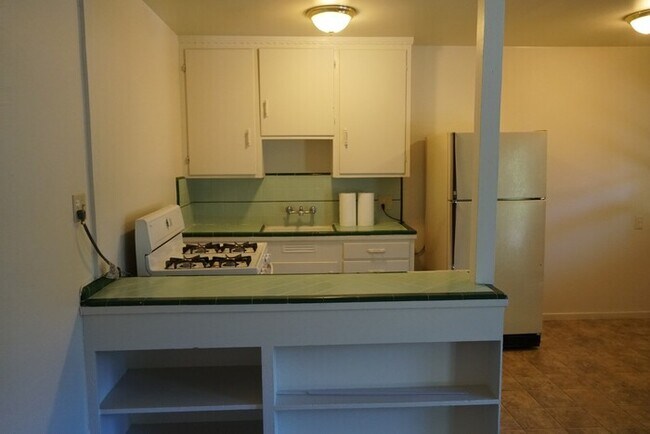 Building Photo - 1806 Iris Ave
