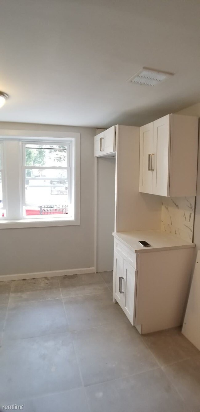 Building Photo - 3 br, 2 bath  - 185 Roseville Ave 1