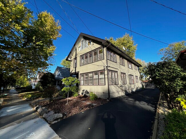 Foto del edificio - 1701 Taylor St NE