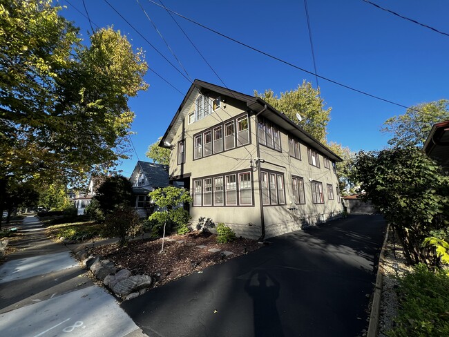 Building Photo - 1701 Taylor St NE