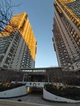 Building Photo - 5701 N Sheridan Rd