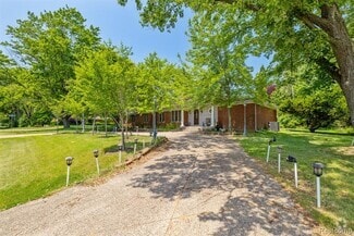 Building Photo - 297 Vreeland Dr