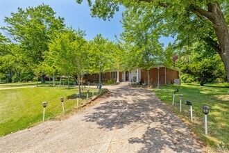 Building Photo - 297 Vreeland Dr