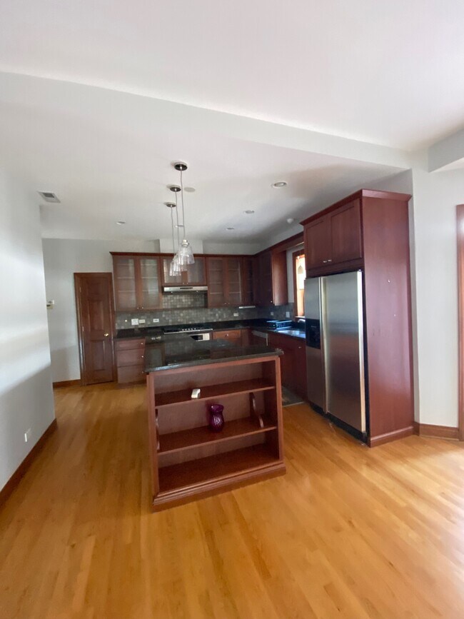 Foto del edificio - 2722 W Leland Ave