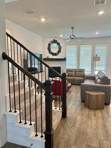 Building Photo - 1049 Rosebay Dr