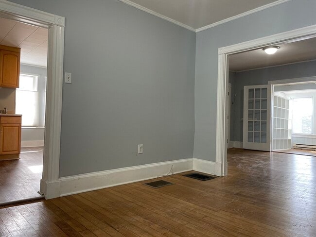 Building Photo - 56 Echo St