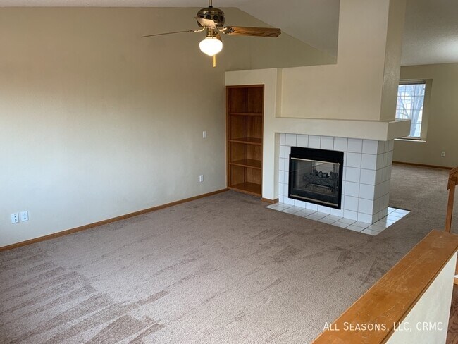 Building Photo - 5921 Fossil Dr