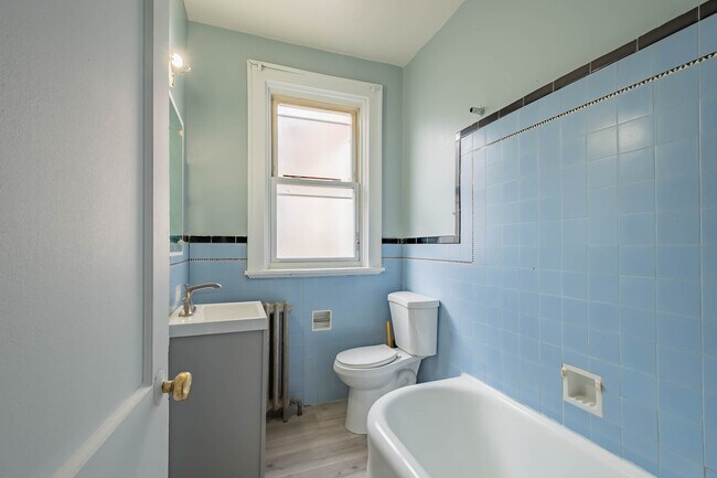 Building Photo - 2118 Bedford Ave
