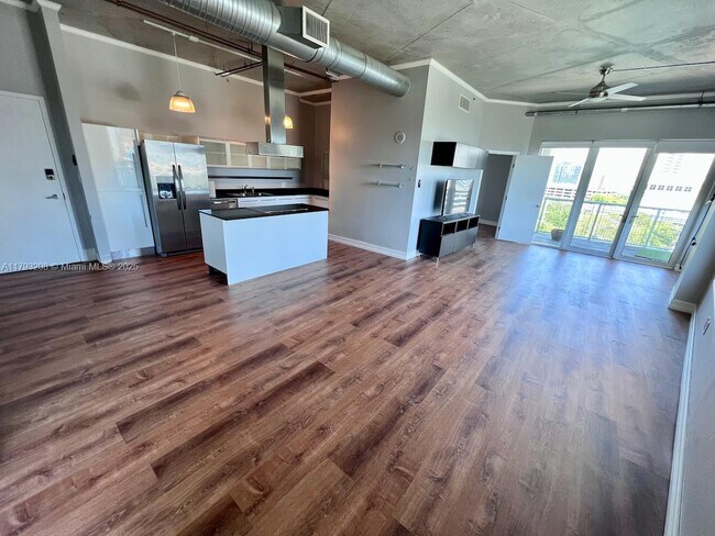 Foto del edificio - 10 SW South River Dr