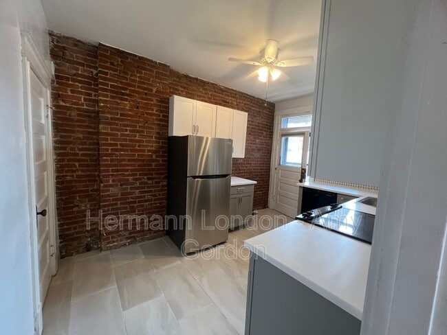 Building Photo - 3918 Flad Ave