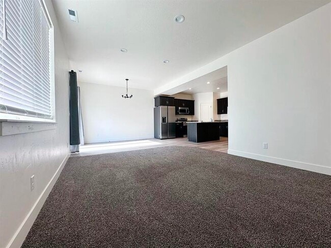 Building Photo - 200 W 1200 S