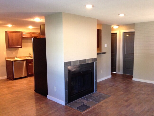 Building Photo - 2 BR, 1BA, 1 car attached garage; SE Boise;
