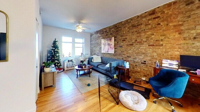 Foto del edificio - 1307 W Addison St