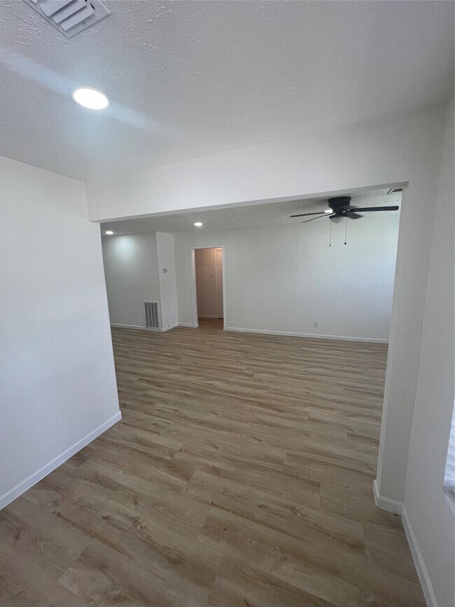 Foto del edificio - 6829 Driftwood St