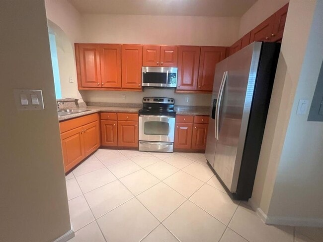 Building Photo - 3500 Oaks Clubhouse Dr