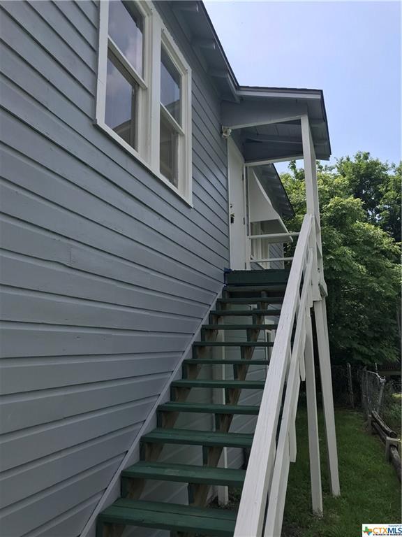 Primary Photo - 305 E Sabine St
