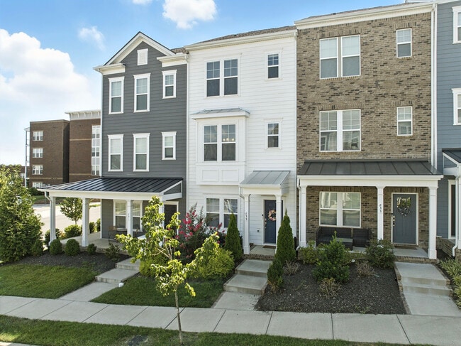 Building Photo - 833 Westcott Ln