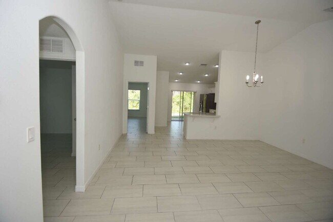 Building Photo - "Spacious 3-Bedroom Duplex Retreat in Palm...