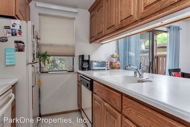 Building Photo - 8138 Camelback Pl